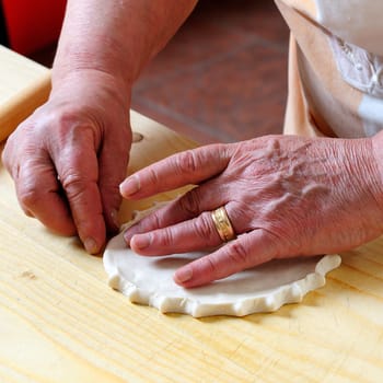 The Carasau is a typical Sardinian bread, spread all over the island is known as the Italian Music of paper.
