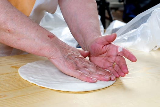 The Carasau is a typical Sardinian bread, spread all over the island is known as the Italian Music of paper.