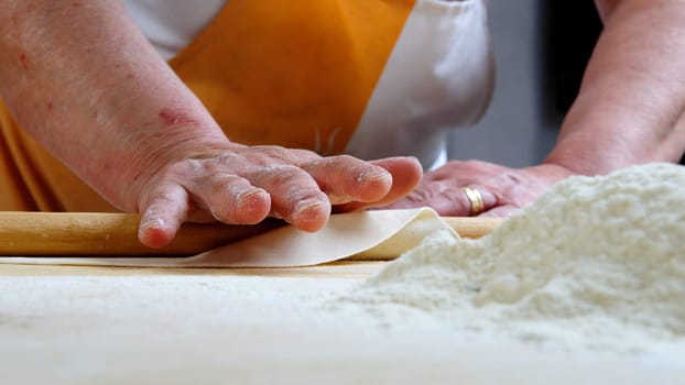The Carasau is a typical Sardinian bread, spread all over the island is known as the Italian Music of paper.