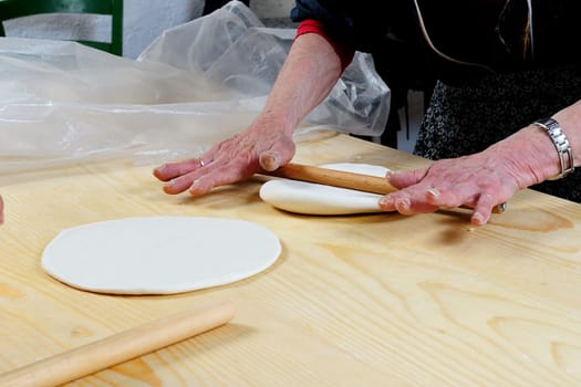 The Carasau is a typical Sardinian bread, spread all over the island is known as the Italian Music of paper.