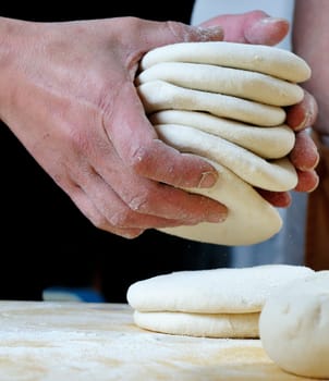 The Carasau is a typical Sardinian bread, spread all over the island is known as the Italian Music of paper.
