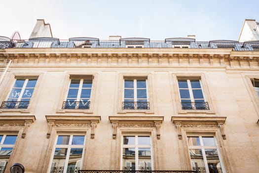 Exterior view of a Parisian townhouse in summer in front of a blue sky