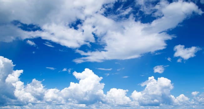 clouds in the blue sky