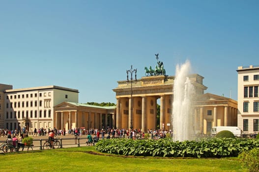 Brandenburger Tor Deutschland Berlin / Brandenburg Gate Germany Berlin