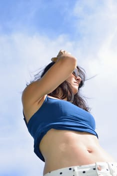 Young woman with sunglasses walking in the sun