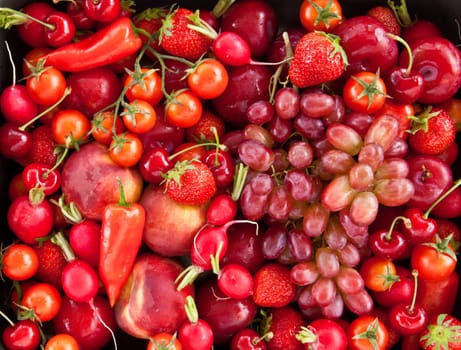 Fresh red fructose and gemuese as a hinge