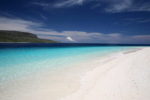 Der Strand Landschaft auf der Jaco Insel im Hintergrund im oestlichsten Punkt an der Timorsee in Ost Timor auf der in zwei getrennten Insel Timor in Asien.