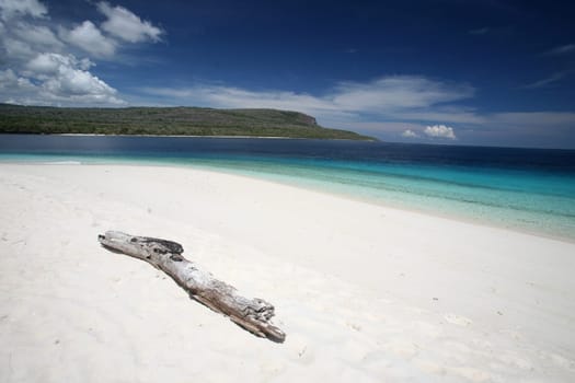 Der Strand Landschaft auf der Jaco Insel im Hintergrund im oestlichsten Punkt an der Timorsee in Ost Timor auf der in zwei getrennten Insel Timor in Asien.