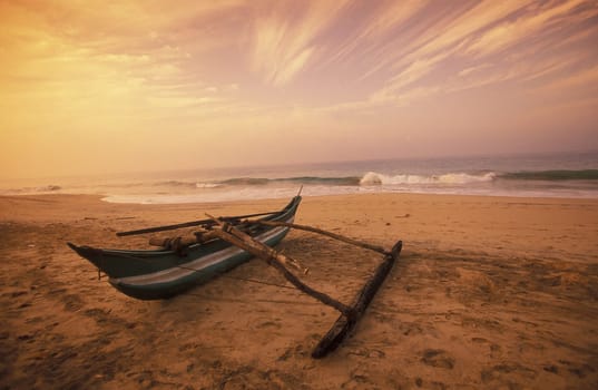 Asia,Indian Ocean,Sri Lanka,. A traditional fishing boat with fishermen in the Kuestendorf Negombo on the western coast of Sri Lanka. (URS FLUEELER).......