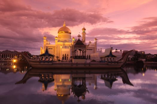 The Omar Ali Saifuddien Mosque in the center of the capital Bandar Seri Begawan in the kingdom of Brunei Darussalam on Borneo in South East Asia.