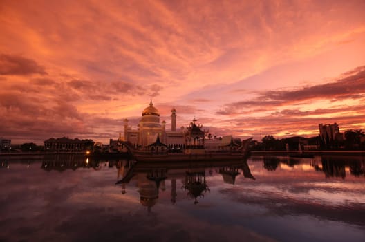 The Omar Ali Saifuddien Mosque in the center of the capital Bandar Seri Begawan in the kingdom of Brunei Darussalam on Borneo in South East Asia.