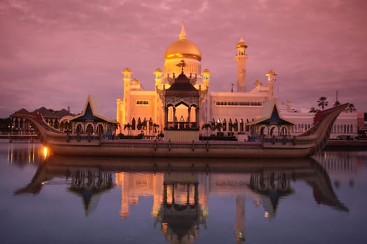 The Omar Ali Saifuddien Mosque in the center of the capital Bandar Seri Begawan in the kingdom of Brunei Darussalam on Borneo in South East Asia.