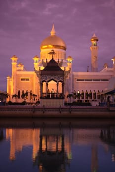 The Omar Ali Saifuddien Mosque in the center of the capital Bandar Seri Begawan in the kingdom of Brunei Darussalam on Borneo in South East Asia.