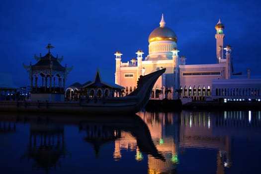 The Omar Ali Saifuddien Mosque in the center of the capital Bandar Seri Begawan in the kingdom of Brunei Darussalam on Borneo in South East Asia.