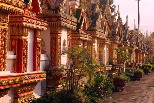 Der Tempel Wat Sainyaphum in der Stadt Savannahet in zentral Laos an der Grenze zu Thailand in Suedostasien.