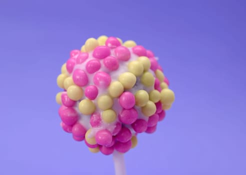 Cake pop with sugar pearls