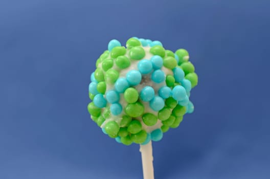 Cake pop with sugar pearls