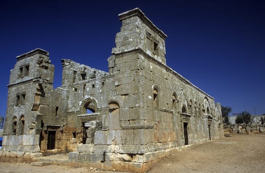 Die Basilika von Qalb Lhose bei Aleppo im Norden von Syrien im Mittleren Osten in Arabien.