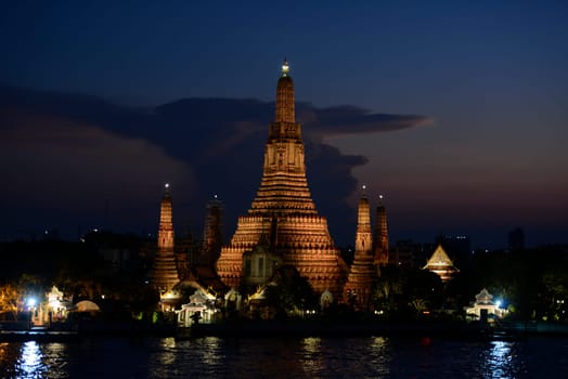 Der Wat Arun Tempel in der Stadt Bangkok in Thailand in Suedostasien.