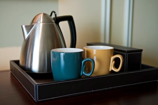 The set of tea pot and cups  with leather saucer
