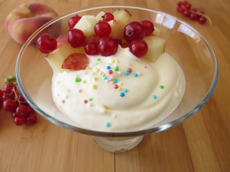 Ice cream cups with yoghurt ice cream and fruits