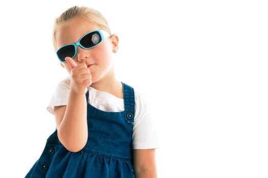 the little girl showing thumbs up