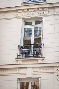 Exterior view of a Parisian townhouse in summer in front of a blue sky