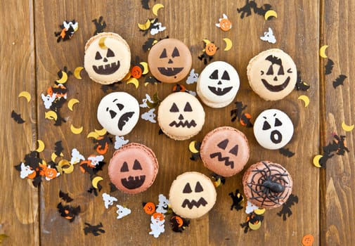 Macarons with funny and creepy faces for Halloween