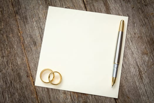 Wedding rings on the empty card for your text