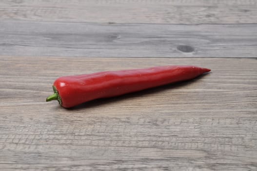 Spitspaprika on wood