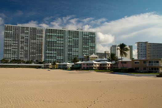 beach,apartments,development,contrast,Fort Lauderdale,residential area,residential,community,large,hotel,luxury,wealth,white,house,houses,villa,estate,Florida,promenade,shore,living,home,home,private,wealth,rich