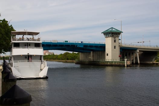 bridge,Fort Lauderdale,yacht,ship,pier,quay,port,mooring,drawbridge,dock,entrance,port,passage,lifting bridge