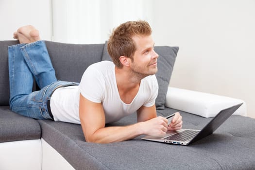 Doing the online shopping from the confort of your home