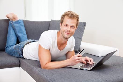 Doing the online shopping from the confort of your home