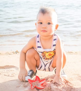 Little boy playing on the beach-WB, stock photo