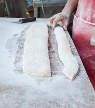 Threshing and cutting flour of deep fried dough stick