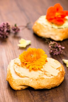 Bread rolls with cream cheese and edible fruits