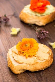 Bread rolls with tomato cream cheese and edible flowers