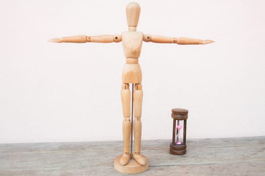 Wooden mannequin extend the arms of count down