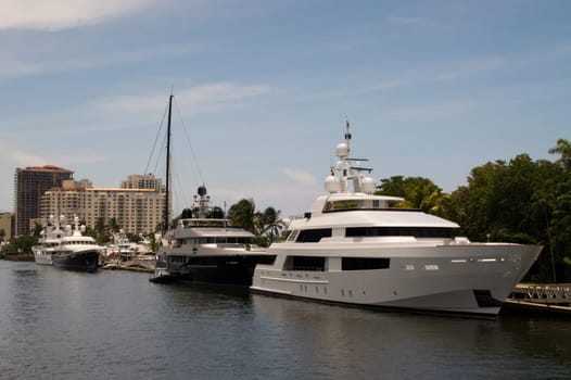 marina,port,yachts,ships,pier,quay,mooring,parking,many,large,ship,Fort Lauderdale,Florida,USA,America,berth