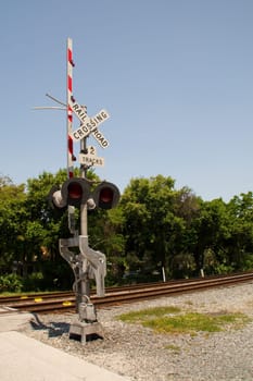 signal,track bed,track bed,train,tracks,tracks,barrier,crossing,railway embankment,level crossing,St. Andrew's Cross,danger,dangerous,foresight,traffic light,caution