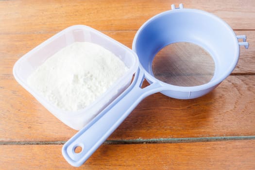 Bakery mix flour measured and sieve flour