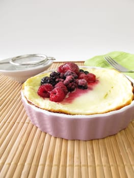 Small curd cake without soil with berries