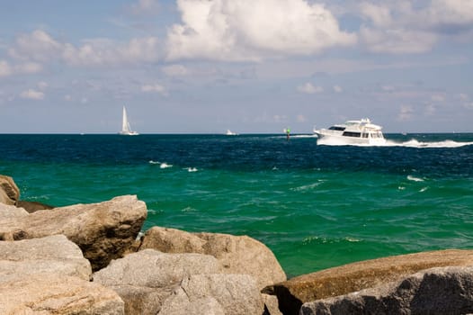 Strait,Harbour Entrance,Speedboat,Speedboat,Spray,Race,Fast,Driving,Yacht,Pier,Kai,Pier,Channel,Track,Rocks,Stones,Fort Lauderdale,Florida,USA,America