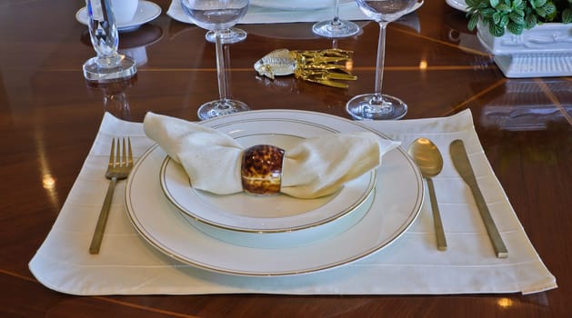 Table setting of dinnerware