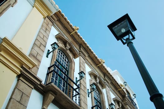 A view of colonial house and a street lamp