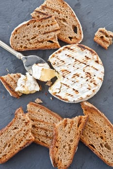 Grilled Camembert with roasted bread