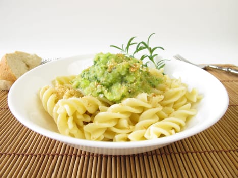 Pasta with zucchinisoße and bread crumbs
