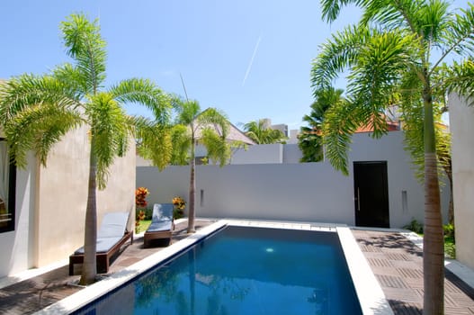 Villa with swimming pool and relaxation bed