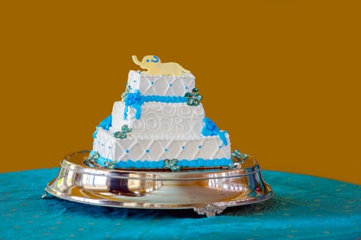 Freshly baked cake ready to be cut